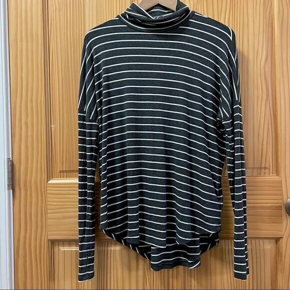 Michael by Michael Kors grey white striped long sleeve oversize turtleneck top S - Picture 1 of 7